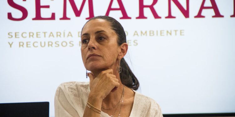 Por un lado, la hoy presidenta Claudia Sheinbaum recibió un reconocimiento internacional por políticas públicas a favor del transporte público sustentable cuando fue jefa de Gobierno de la Ciudad de México. Un avance importante los metrobuses y trolebuses eléctricos, y el cablebús. FOTO: Cuartoscuro