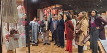La jefa de gobierno, Clara Brugada Molina, acompañó a la presidenta Claudia Sheinbaum Pardo a la reapertura del segundo piso del Museo Nacional de Antropología, donde aseguró que este hecho representa la oportunidad de conocer no solo el pasado sino el presente vivo de las comunidades indígenas de México, con su producción artística y cultural contemporánea. FOTO: Especial