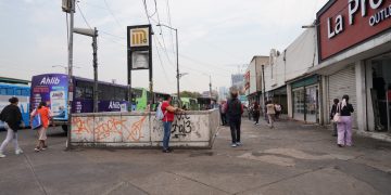 Con apoyo de las organizaciones de comerciantes, Mauricio Tabe, alcalde de Miguel Hidalgo arrancó las Jornadas de Limpieza en los alrededores del paradero de Tacubaya, que ahora en adelante tendrá cada tercer martes del mes, sus espacios limpios y libres de puestos ambulantes.