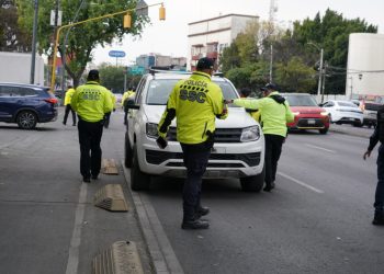 Alcaldía y SSC van contra vehículos mal estacionados en MH