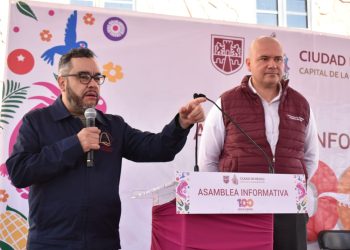 El alcalde de La Magdalena Contreras, Fernando Mercado, y Juan Ortiz Tenorio, Presidente Ejidal en San Nicolás Totolapan, el secretario de Gestión Integral del Agua en la CDMX, José Mario Esparza Hernández, rindió el informe de los primeros 100 días de gestión, de la jefa de Gobierno, Clara Brugada.