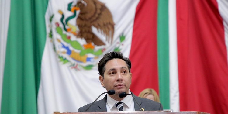 El Diputado Federico Chávez Semerena exigió este viernes a la FGJCDMX, informar al Congreso local, el número de fosas clandestinas detectadas en los últimos seis años en la capital del país.