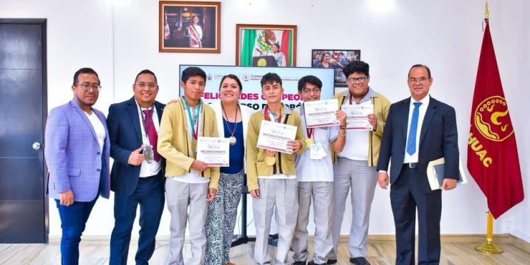 Alumnos de Tláhuac ganan en olimpiada de robótica, alcaldía los apoya