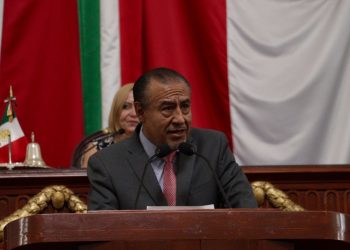 En su discurso por la conmemoración de los 700 años de la fundación de “México-Tenochtitlan”, el diputado Pablo Trejo destacó la enorme capacidad de resiliencia y unidad que en estos siete siglos han tenido los habitantes de la capital del país. FOTO: Especial