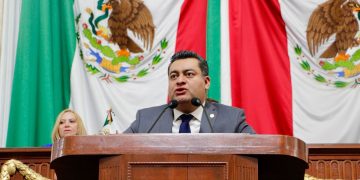 Al presentar su voto razonado, el diputado del PAN, Diego Garrido dijo que la aprobación de la iniciativa sobre corridas de toros es resultado de las más de 27 mil firmas ciudadanas, luego de que la propuesta de “toros sin sangre” estuvo “congelada”. FOTO: Especial