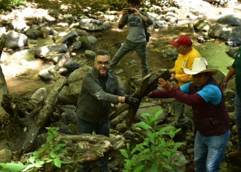 El alcalde Fernando Mercado encabeza limpieza del Río Magdalena