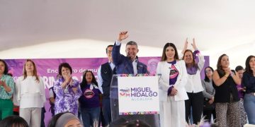 “En Miguel Hidalgo estamos convencidos de que buscamos que las mujeres sean libres, que las mujeres puedan salir adelante, que el piso sea mucho más parejo y por eso, todos los días con acciones de gobierno y en nuestros mensajes, en los dichos y en los hechos decimos, en Miguel Hidalgo, primero las mujeres y las jefas de familia” señaló Tabe.