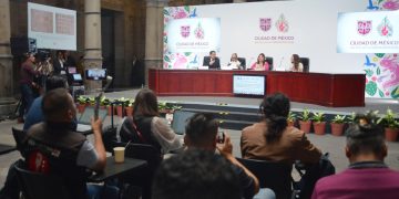 El formato de conferencias de Brugada es el mismo que tenía Enrique Peña como gobernador del Edomex, donde juntaba un bloque de cinco o seis preguntas para atomizarlas y luego contestaba lo que quería, sin que hubiera forma de que el reportero le inquiriera por no haberle respondido. FOTO: Especial