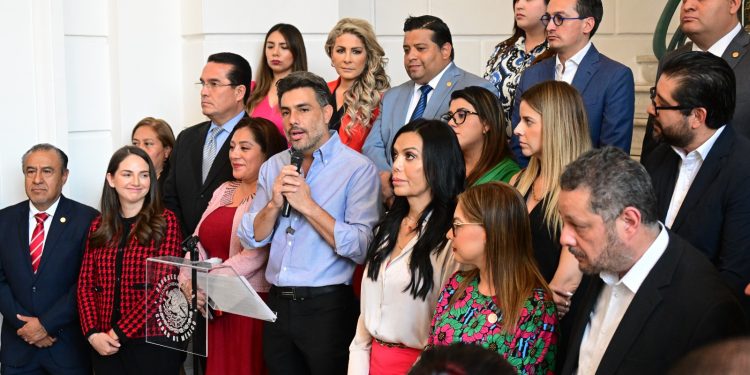 Al parecer, Jesús Sesma, el coordinador de los diputados del PVEM –que ni es verde, ni ecologista– en el Congreso de la Ciudad de México se va a salir con la suya, pues se gesta la estocada a las corridas de toros. Como dicen en la tauromaquia, “se arma la muerte”, pero esta vez contra la fiesta brava. FOTO: Especial