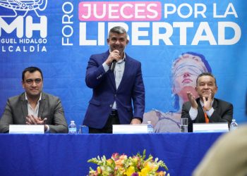 Literal: el panista Mauricio Tabe, alcalde de Miguel Hidalgo, rebasó a Morena por la izquierda en el tema de la elección judicial, pues sin incurrir de manera evidente en campaña anticipada –salvo que eventualmente la autoridad electoral dijera lo contrario–, candidatos a jueces y magistrados se hacen visibles desde ya ante la opinión pública, en los foros abiertos que organizó, llamados “Jueces por la libertad”. FOTO: Especial