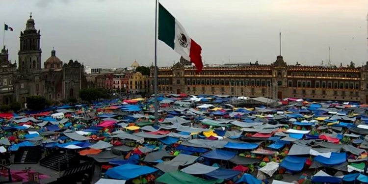 Otra mala noticia para Clara Brugada, la jefa del alicaído Gobierno de la Ciudad de México: ya no podrá hacer sus montajes multitudinarios de ciudadanos coaccionados para ir al Zócalo capitalino. FOTO: Webcams de México