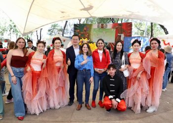En el marco de esta conmemoración, Karina Magaña, directora general de Desarrollo Humano e Igualdad Sustantiva aprovechó la oportunidad para reafirmar el compromiso que la alcaldía Benito Juárez tiene de estrechar lazos en materia cultural. FOTOS: Especial