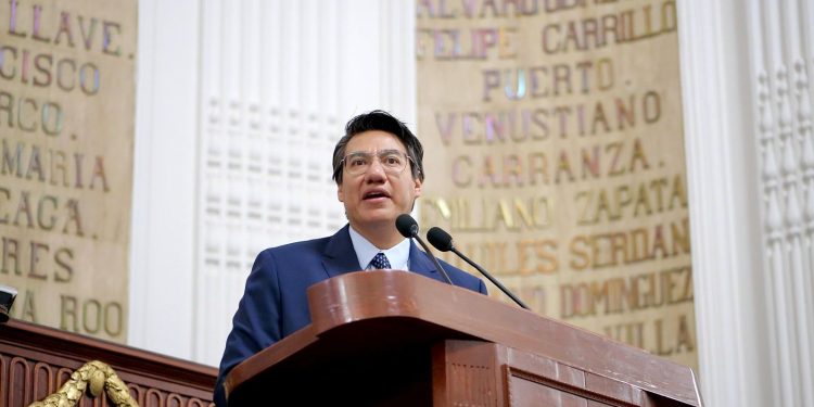 Ante una creciente demanda por vacunas contra sarampión, tosferina, hepatitis, rubiola, paperas y el cuadro básico en recién nacidos, el PAN en el Congreso local solicitó a la Secretaría de Salud capitalina, un informe sobre el desabasto y plazos para reponer el esquema de vacunas para toda la población. FOTO: Especial