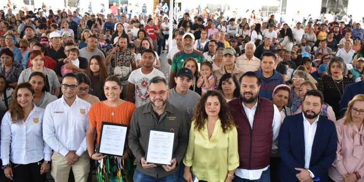 El día de ayer se entregaron más de 890 financiamientos, que corresponden a un monto total de 9 millones 480 mil pesos, de manos del Alcalde Mtro. Fernando Mercado Guaida y de Daniela Cordero Arenas, Directora del FONDESO.