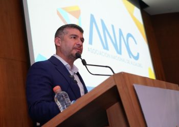 Mauricio Tabe, presidente de la Asociación Nacional de Alcaldes (ANAC) llamó a fortalecer los municipios y defenderlos del avasallamiento y menosprecio que el gobierno federal está haciendo a estos gobiernos locales, que son el primer contacto con la población. FOTOS: Especial