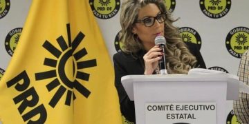 La orden del IECM de reponer el procedimiento del registro del PRD Ciudad de México regresó a juego nuevo la disputa de dos grupos por el control del partido: el de los enterradores del PRD Nacional, Jesús Zambrano y Víctor Lobo, con personajes como los diputados Ricardo Monreal y Pedro Haces tras bambalinas; y el de la dirigencia legítima, de las bases del partido, el que encabeza Nora Arias. FOTO: Especial