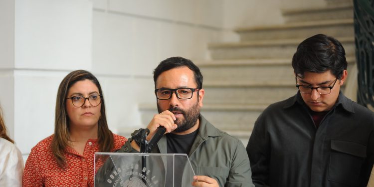 Morena en el Congreso de la Ciudad de México llevó a la Tribuna el caso del homicidio de los fotoperiodistas Berenice Giles y Miguel Hernández en el concierto “AXE Ceremonia” del Parque Bicentenario, el sábado anterior, aunque pareció que fue más por la ‘grilla’, por sacarle raja política a la tragedia, que pensando en las víctimas. FOTO: Especial