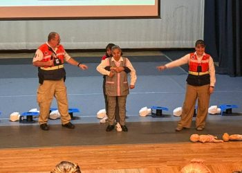 El personal recibió preparación en primeros auxilios, evacuación y respuesta ante emergencias para reforzar la seguridad de niñas, niños y usuarios de espacios comunitarios.