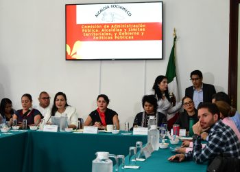 La legisladora Daniela Gicela Álvarez Camacho (PAN) preguntó por las acciones implementadas para solventar las observaciones no atendidas por la Auditoría Superior de la Federación, los mecanismos implementados para garantizar principios de legalidad, transparencia y eficiencia en futuras contrataciones y obras públicas, así como el estatus del proyecto Utopía.