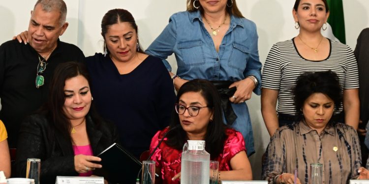 Las Comisiones Unidas de Administración Pública Local, de Alcaldías y Límites Territoriales y de Gobierno y Políticas Públicas del Congreso de la Ciudad de México, coincidieron en reconocer la implementación del Sistema Integral de Cuidados en Iztapalapa; en tanto la alcaldesa Aleida Alavez Ruiz anunció que propondrá modificaciones al Bando 1 de Gobierno. FOTO: Especial