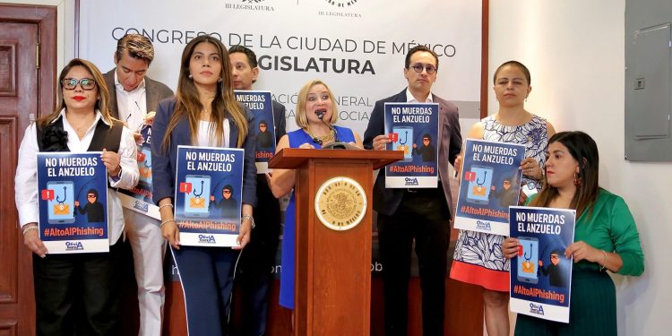 Para dar certeza jurídica, la diputada del PAN, Olivia Garza propuso sanciones que van de los 4 meses hasta los 11 años de prisión para castigar el “phishing”, un delito cometido por ciberdelincuentes, en que las víctimas más frecuentes son los adultos mayores. FOTO: Especial