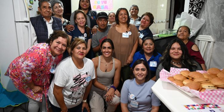 Vecinas y vecinos de San Simón reciben a Alcaldesa en su casa