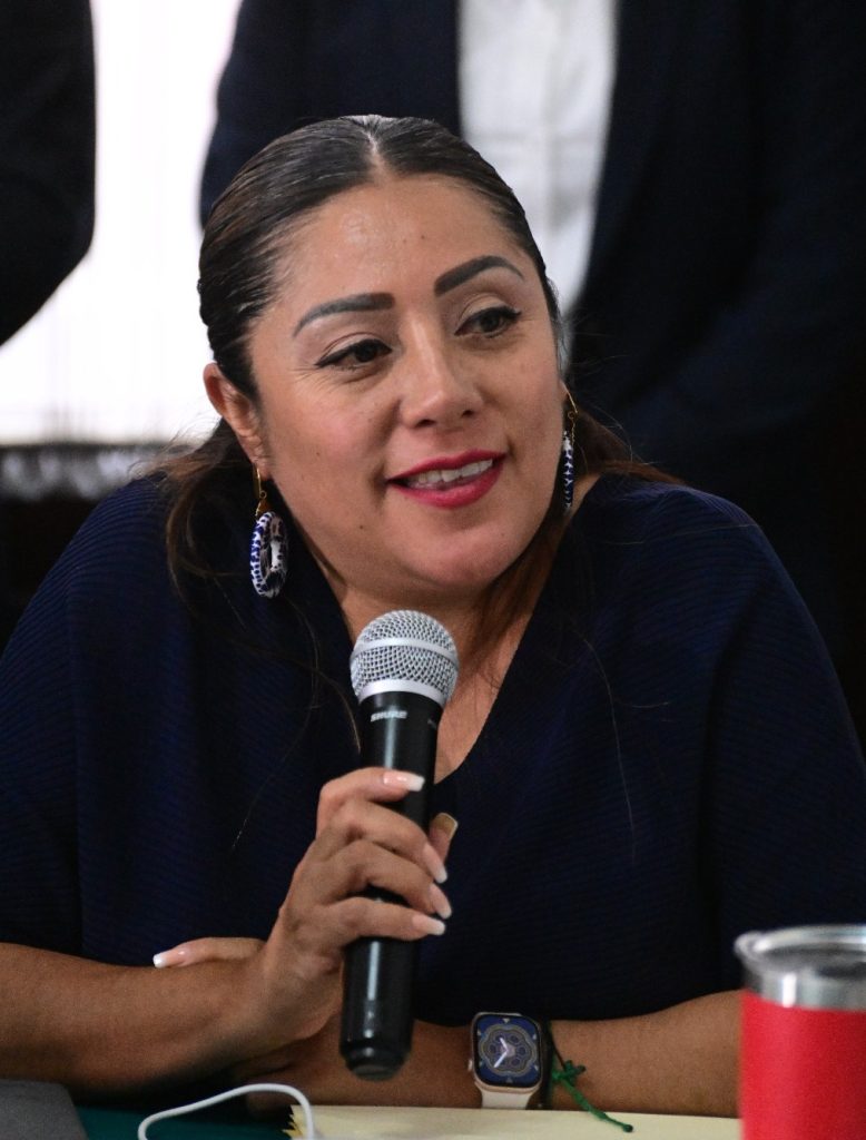 “A nosotras y nosotros sí nos queda claro para qué es el servicio público y es para servir a la gente, y no servirnos de la gente", enfatizó Xóchitl Bravo.