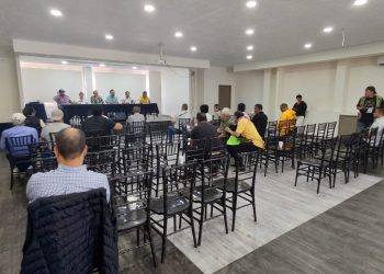 FOTO: RRSS, reunión de perredistas.