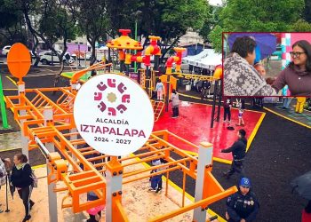 Para beneficio de toda la comunidad, pero en especial de las y los niños, la alcaldesa de Iztapalapa, Aleida Alavez Ruiz, entregó el renovado parque infantil de la colonia Ejército de Agua Prieta, fruto de la colaboración entre diversas áreas del gobierno local. FOTO: Especial