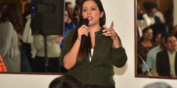 Las leyes en materia de Telecomunicaciones y de Seguridad, y que le daría facultades al Gobierno para conocer la geolocalización o ubicación GPS de cualquier persona, amenazando su privacidad y sus libertades, es reprobable y es un intento autoritario de controlar lo que se dice.