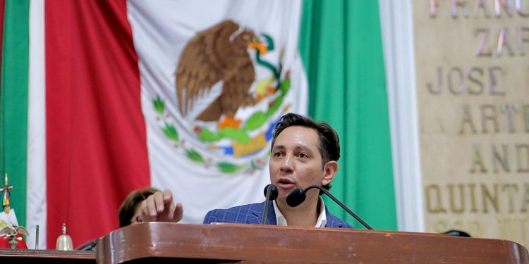 Desde la tribuna del Congreso de la Ciudad de México, el Diputado Federico Chávez Semerena hizo un llamado enérgico a las autoridades capitalinas para esclarecer y sancionar el presunto desvío de más de 13 millones de pesos durante la administración del exalcalde de Xochimilco, José Carlos Acosta.