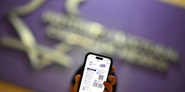 El Instituto Electoral de la Ciudad de México (IECM) prepara el Sistema Electrónico por Internet (SEI) para que la ciudadanía que así lo decida pueda emitir su opinión, de manera virtual, en la jornada de votación anticipada de la Consulta de Presupuesto Participativo 2025, entre el 4 y el 14 de agosto.