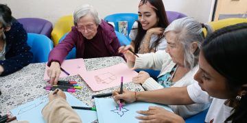 Muchos voluntariados, como el de Huellas, se realiza en grupos, lo que te brinda la oportunidad de hacer amigos y establecer buenas relaciones sociales ayudando a los demás. Es una experiencia enriquecedora que te lleva a conectar con personas que comparten tus valores y compromiso con la comunidad.