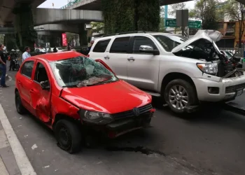 En junio 2022, el Congreso de la Ciudad de México tipificó el delito coloquialmente conocido como “montachoques” como extorsión vial, y en diciembre pasado elevó las penas de 10 a 15 años de prisión, con lo que no alcanzarían libertad bajo caución… si es que fueran juzgados.