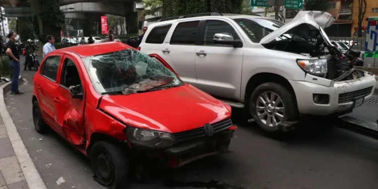 En junio 2022, el Congreso de la Ciudad de México tipificó el delito coloquialmente conocido como “montachoques” como extorsión vial, y en diciembre pasado elevó las penas de 10 a 15 años de prisión, con lo que no alcanzarían libertad bajo caución… si es que fueran juzgados.