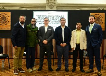 En el segundo y último día de trabajos del foro “Reforma en materia de regulación del uso de motocicleta para evitar su uso en la comisión de hechos delictivos”, el diputado Mario Enrique Sánchez (PAN) aseguró que se busca la seguridad de las personas usuarias de motocicletas, de la ciudadanía en general y, sobre todo, que el gobierno pueda hacer su trabajo. FOTO: Especial