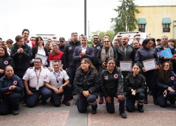 Mauricio Tabe, alcalde de Miguel Hidalgo, reconoció el trabajo de los socorristas, voluntarios y paramédicos que con su entrega han colocado a la demarcación con el mejor tiempo de respuesta para atender emergencias en la Ciudad de México. FOTO: Especial