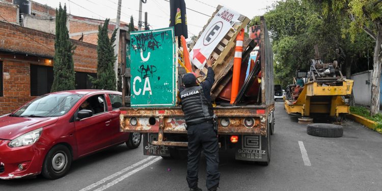 Alcaldía BJ retira una tonelada de enseres y libera vía pública
