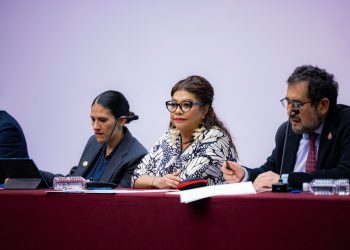 La titular de la Fiscalía General de Justicia de la Ciudad de México, Bertha Alcalde y la consejera del Gobierno capitalino, Eréndira Cruzvillegas explicaron las reformas legales que se harán para que el Ministerio Público tenga “más dientes” para poder sancionar a quien cometa el delito de despojo, y la Consejería Jurídica más armas legales para prevenir el ilícito. FOTOS: Especial