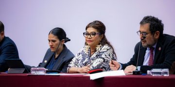 La titular de la Fiscalía General de Justicia de la Ciudad de México, Bertha Alcalde y la consejera del Gobierno capitalino, Eréndira Cruzvillegas explicaron las reformas legales que se harán para que el Ministerio Público tenga “más dientes” para poder sancionar a quien cometa el delito de despojo, y la Consejería Jurídica más armas legales para prevenir el ilícito. FOTOS: Especial