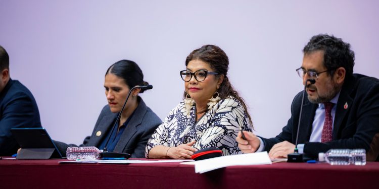 La titular de la Fiscalía General de Justicia de la Ciudad de México, Bertha Alcalde y la consejera del Gobierno capitalino, Eréndira Cruzvillegas explicaron las reformas legales que se harán para que el Ministerio Público tenga “más dientes” para poder sancionar a quien cometa el delito de despojo, y la Consejería Jurídica más armas legales para prevenir el ilícito. FOTOS: Especial