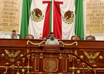 Al subir a tribuna, el diputado Juan Estuardo Rubio Gualito (PVEM) expuso que durante años estas personas trabajadoras han sido precarizadas, a pesar de sostener una parte vital de la economía urbana aún en pandemia. FOTO: Especial