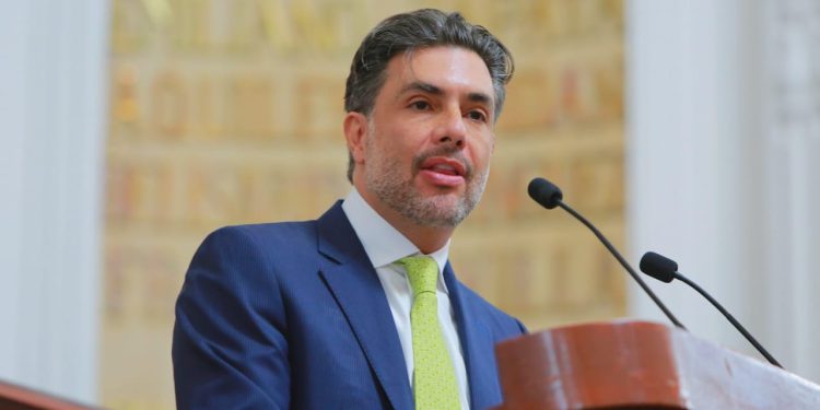 En tiempos en donde rentar en la Ciudad de México parece un privilegio más que un derecho, fijar límites a los aumentos es una necesidad improrrogable, aseguró el coordinador del grupo parlamentario del Partido Verde en el Congreso de la capital del país, diputado Jesús Sesma Suárez.