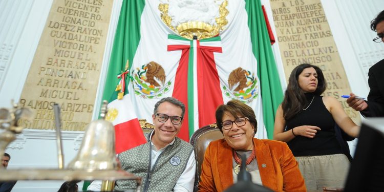 Destacó el buen ánimo de la diputada Martha Ávila, al retomar su labor legislativa, pues nos cuentan que extraña ser “diputada rasa” para poder expresarse libremente desde su curul y en la propia tribuna, sin las ataduras de la institucionalidad de la Presidencia de la Mesa Directiva. FOTO: Especial