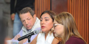 Dice la frase popular que ‘no hay crudo que no sea humilde’. Y seguro ese es el caso del subsecretario de Gobierno de la Ciudad de México, Fadlala Akabani, quien este martes estuvo de vuelta en el Congreso capitalino, pero sumiso, blandito, todo lo contrario al altanero de la semana pasada. FOTO: Especial