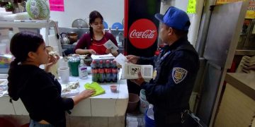 Elementos de la Dirección Ejecutiva de Seguridad Ciudadana  de la Alcaldía Azcapotzalco realizan recorridos al interior de mercados públicos de Azcapotzalco.