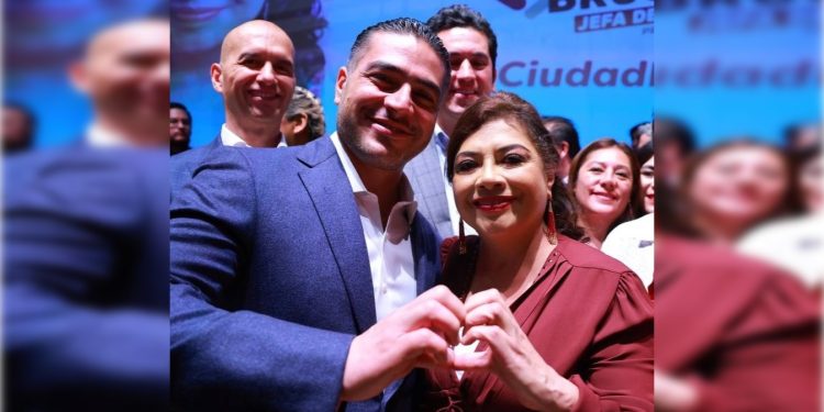 Al primero, quien hoy los representa de manera destacada es la jefa de Gobierno, Clara Brugada, con todo el respaldo del presidente emérito, Andrés Manuel López Obrador. El otro bloque hacia el 2030 lo encabeza Omar García Harfuch, secretario de Seguridad, con el apoyo de Sheinbaum. FOTO: Especial / Archivo
