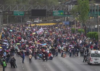 Locatarios agrupados en el “Movimiento Popular de Comerciantes de Mercados Públicos de la Ciudad de México” realizaron este miércoles bloqueos en distintos puntos neurálgicos de la capital del país.