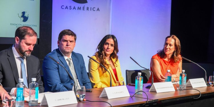 Alessandra Rojo de la Vega, alcaldesa de Cuauhtémoc, participó en el panel “Un diálogo con alcaldes iberoamericanos” del XVIII Foro Atlántico. América y España: lecciones, desafíos y oportunidades organizado por la Fundación Internacional para la Libertad (FIL)