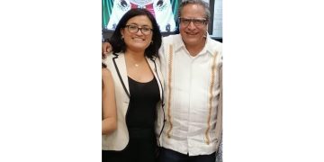 Nos cuentan vecinos de aquella demarcación que Sandra Cardona mira para otro lado ante evidentes violaciones legales de empresas constructoras, lo que podría hacerla responsable en hechos de corrupción. Sin embargo, cuenta con la protección de Alejandro Ojeda, esposo de la alcaldesa morenista Aleida Alavez. FOTO: Facebook / Aleida Alavez